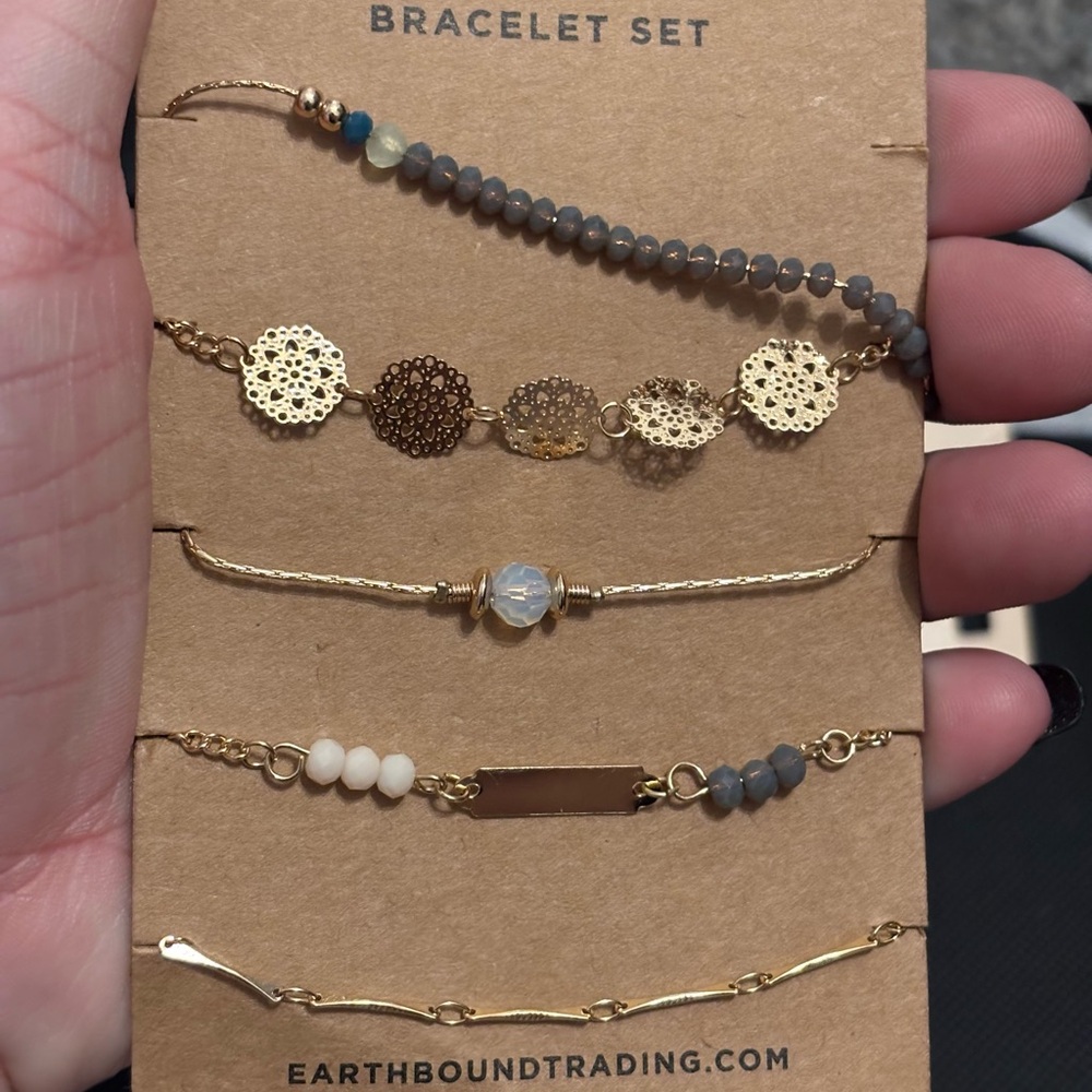 NEW bracelet and necklace sets - Picture 2 of 5